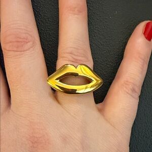 Gold Lip-Shaped Ring